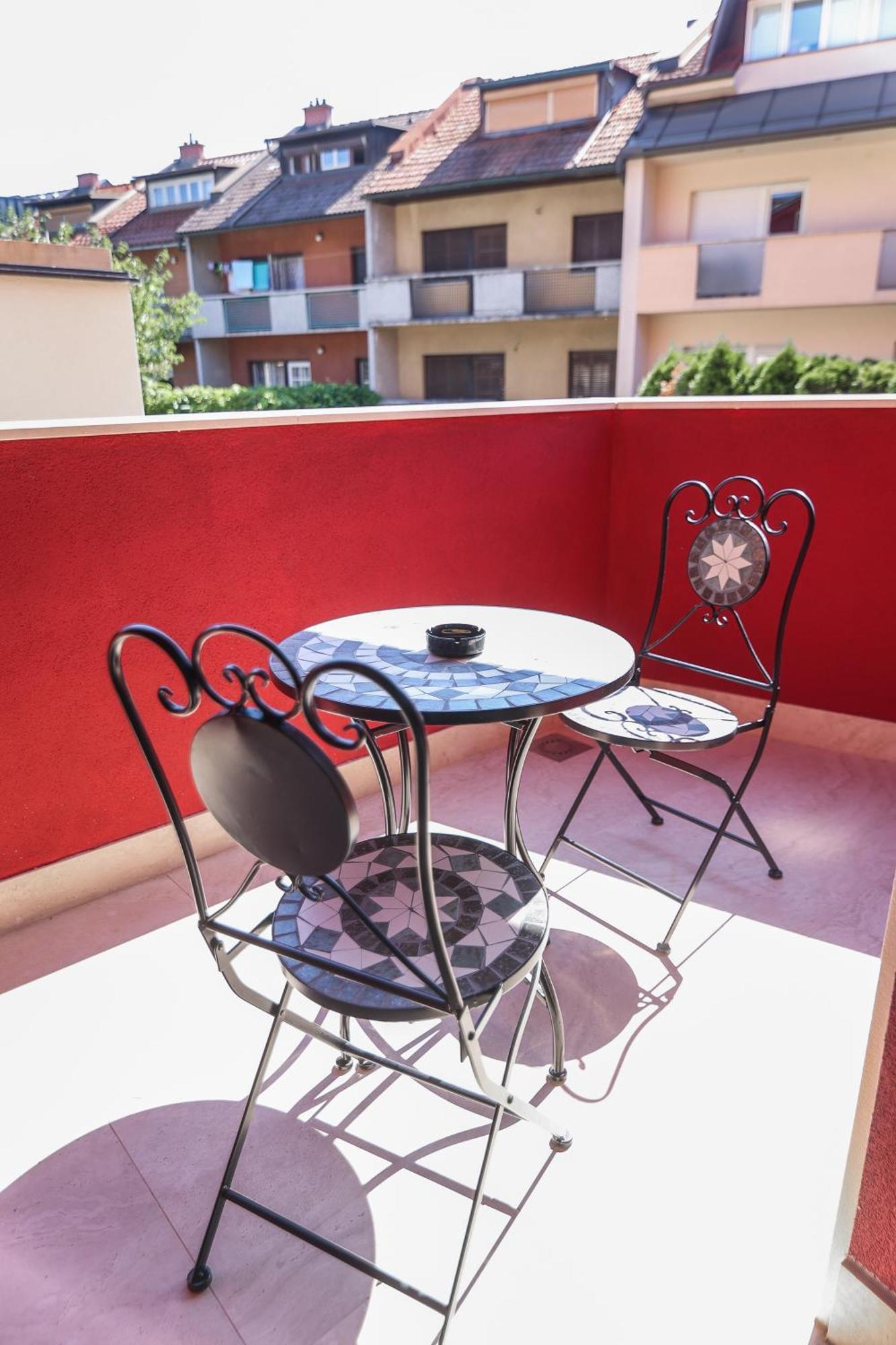 Apart Hotel Asteria 卢布尔雅那 外观 照片